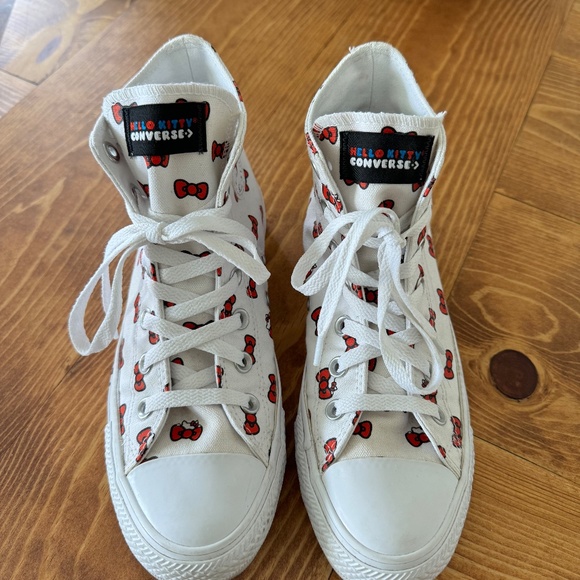 Hello Kitty Converse - Picture 2 of 4